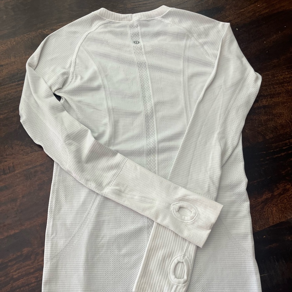 Lululemon swiftly tech long sleeve hip length